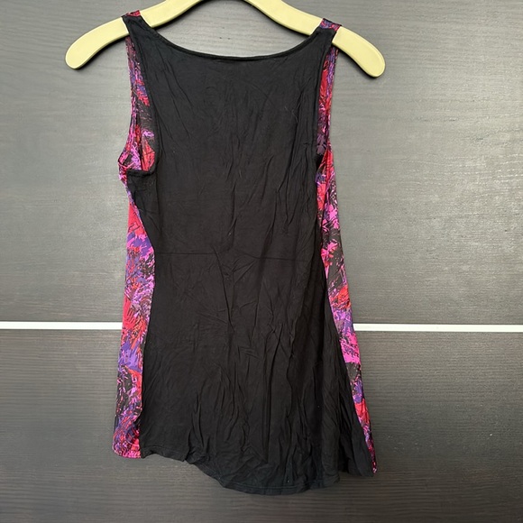 Express Multicolored Pullover Tank Top - Picture 6 of 7